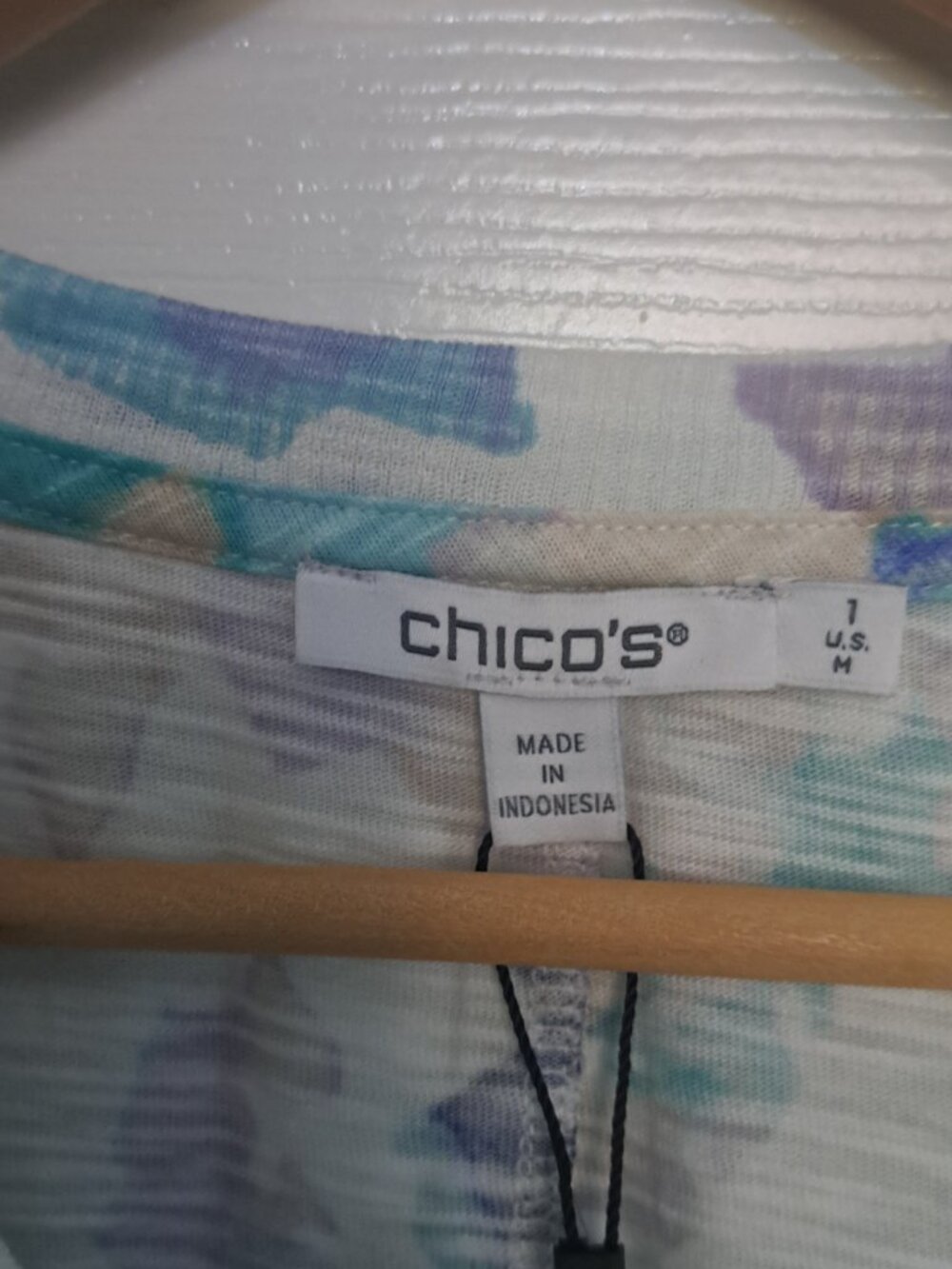 Chico's Tee Women small 1 floral Short Sleeve Cotton blend V Neck Casual Top NWT - Picture 3 of 12
